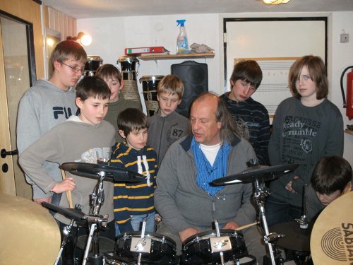 Musikschule schlagzeugunterricht  trommelkurse schlagzeug lernen ferienkurse trommelworkshop drums percussion schlagzeugschule trommelunterricht trommelgruppe ferienkurse leichlingen leverkusen langenfeld wermelskirchen burscheid solingen Kinder jugendliche erwachsene  schlagzeug conga djembe cajon bongos rhythmus unterricht afrikanisches trommeln bodypercussion