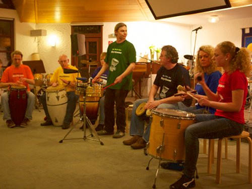 schlagzeugunterricht , trommelkurse, schlagzeug lernen, ferienkurse, trommelworkshops, drums, percussion, schlagzeugschule, trommelunterricht, trommelgruppen, ferienaktionen, leichlingen, leverkusen, langenfeld, wermelskirchen, Kinder, jugendliche, erwachsene,  schlagzeug, conga, djembe, cajon, bongos, rhythmus, unterricht, bodypercussion